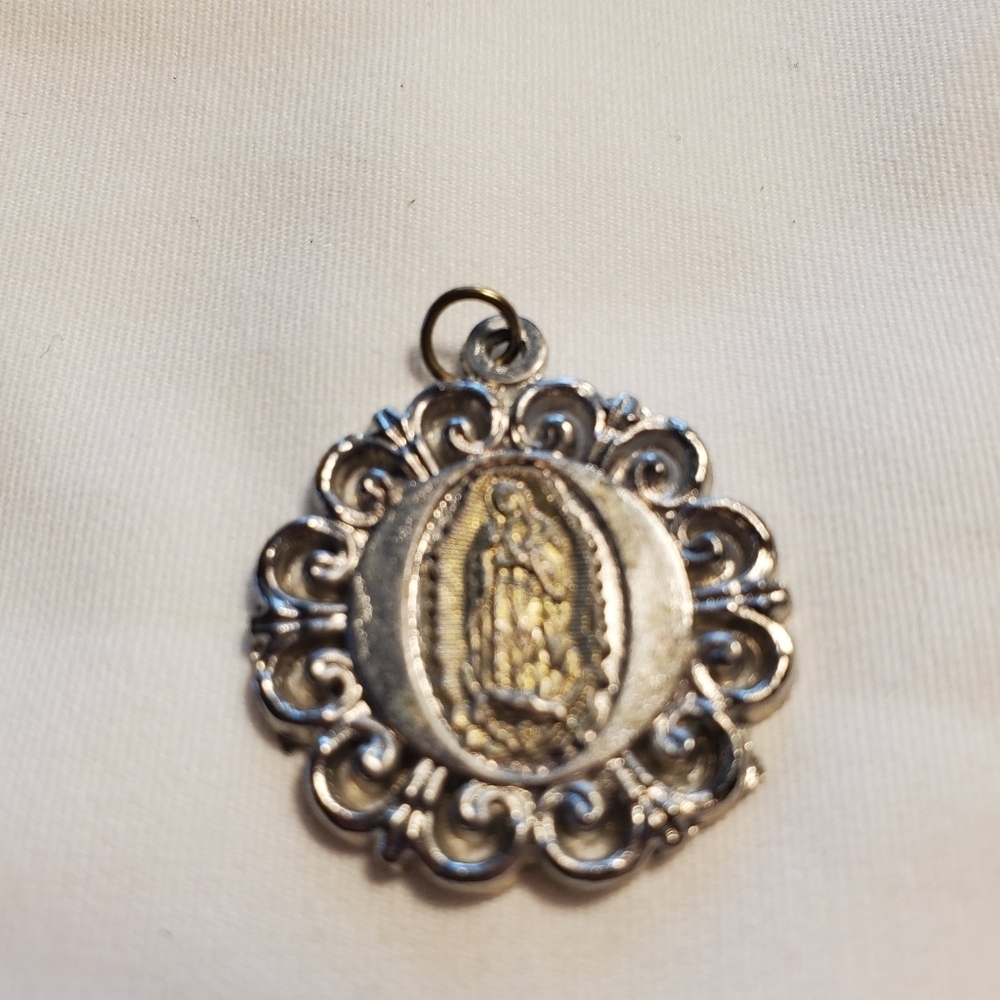 Blessed Virgin Mary Ornate Medal/Pendant Silver Tone